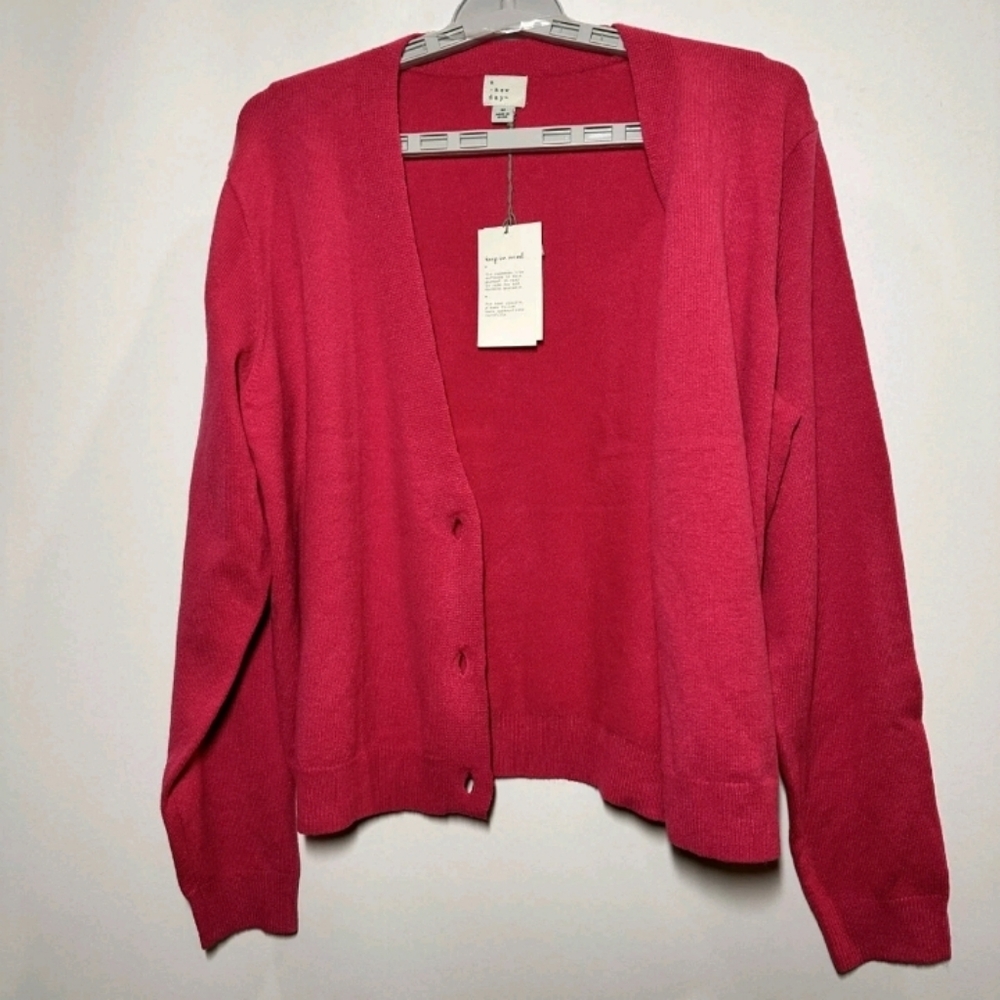 Womens 3 Button Front V Neck Cardigan Pink Size Medium New Minimumist - Picture 8 of 17